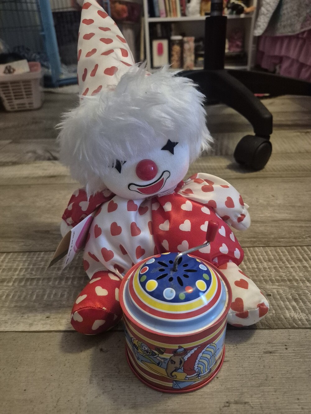 1986 Vtg.  Poter Musical Clown And Hand Crank Musical Tin  Lithograph